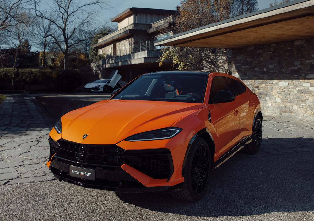 Le SUV Lamborghini Urus s'offre une mise à jour et une motorisation hybride rechargeable de 800 ch
