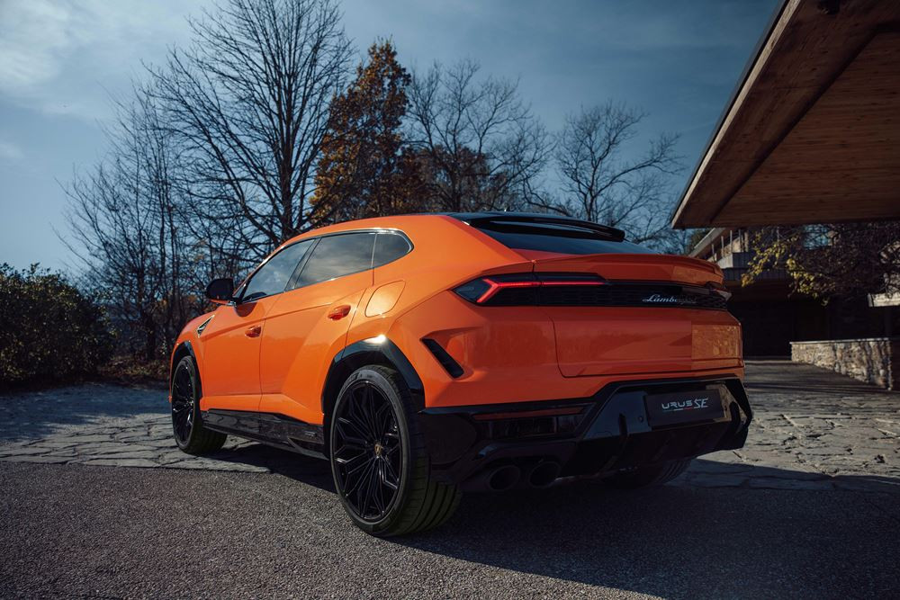 Le SUV Lamborghini Urus s'offre une mise à jour et une motorisation hybride rechargeable de 800 ch