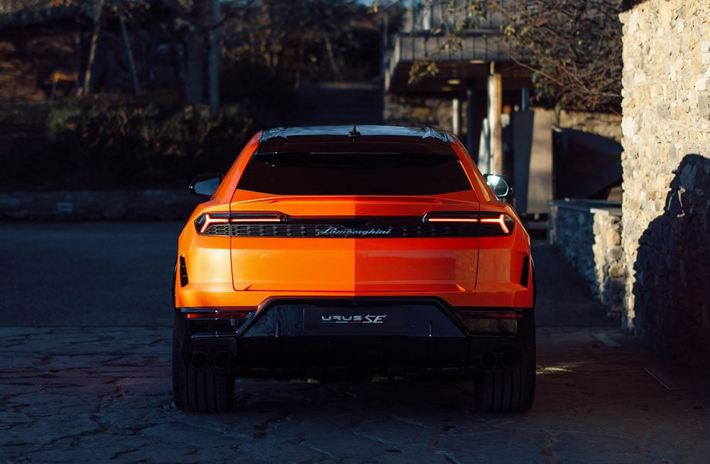 Le SUV Lamborghini Urus s'offre une mise à jour et une motorisation hybride rechargeable de 800 ch