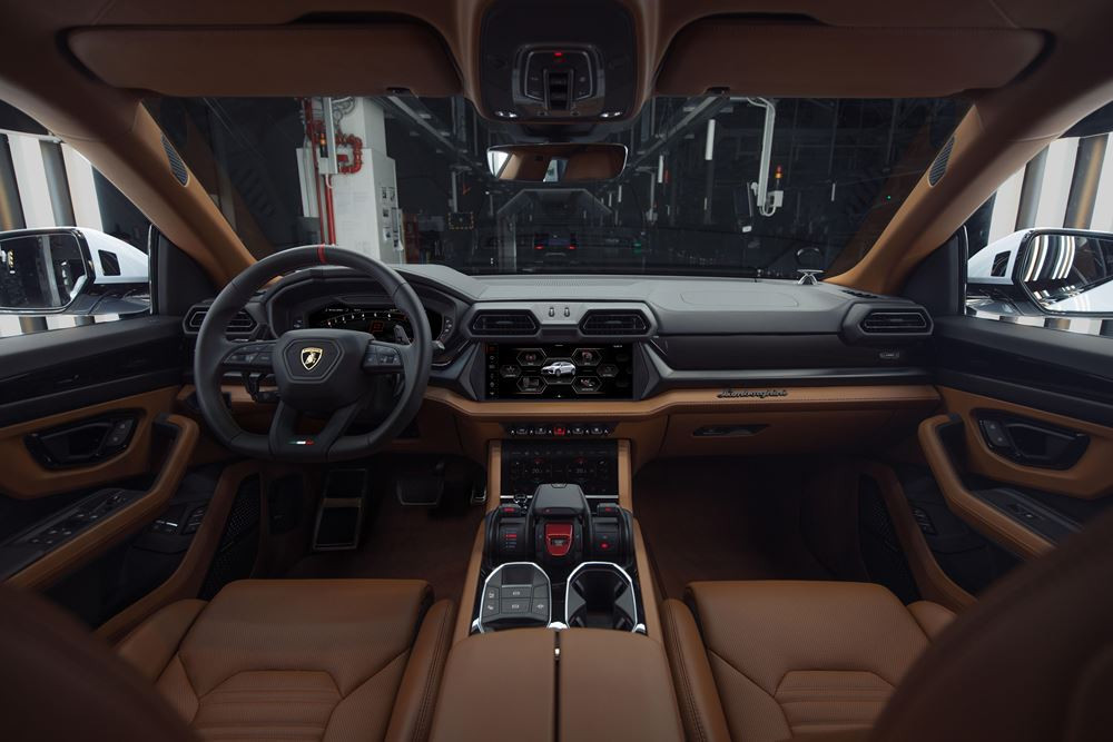 Le SUV Lamborghini Urus s'offre une mise à jour et une motorisation hybride rechargeable de 800 ch