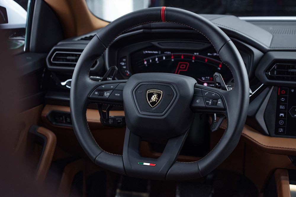 Le SUV Lamborghini Urus s'offre une mise à jour et une motorisation hybride rechargeable de 800 ch