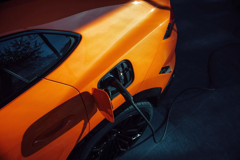 Le SUV Lamborghini Urus s'offre une mise à jour et une motorisation hybride rechargeable de 800 ch