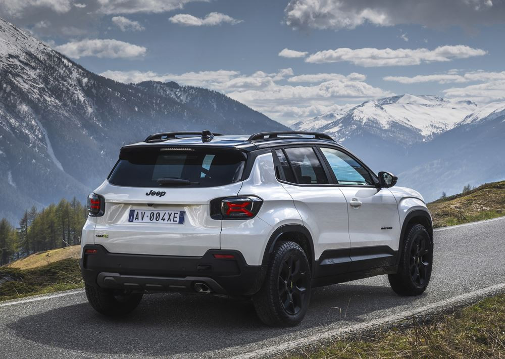 La Jeep Avenger 4xe embarque une transmission intégrale pour les terrains difficiles