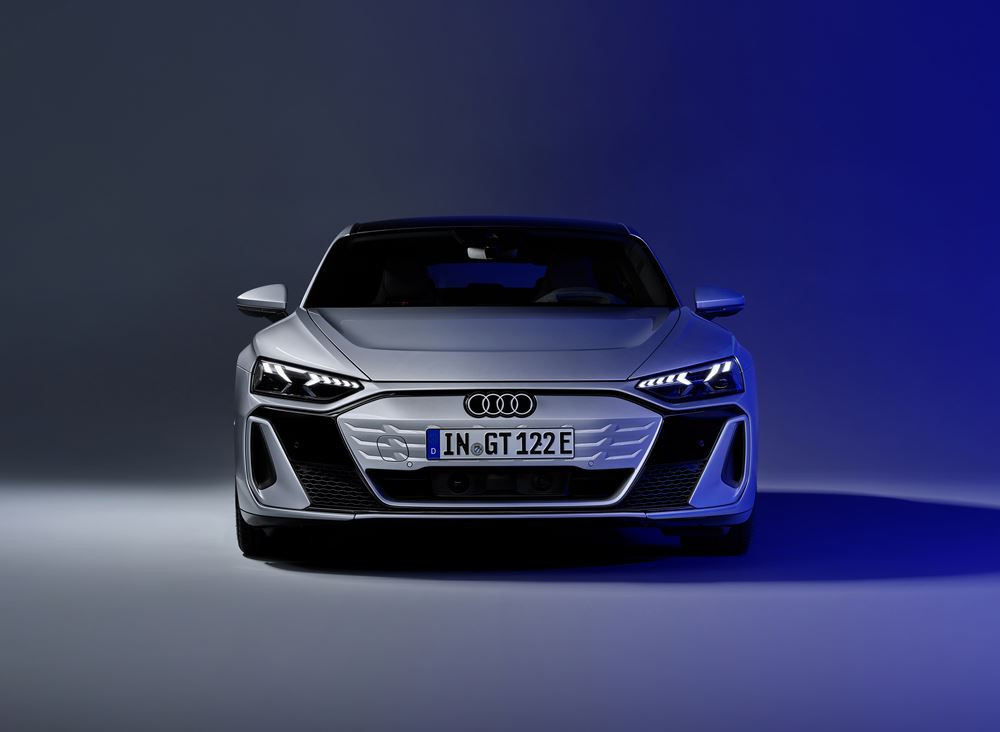 La berline sportive électrique Audi e-tron GT bénéfice d'une mise à jour