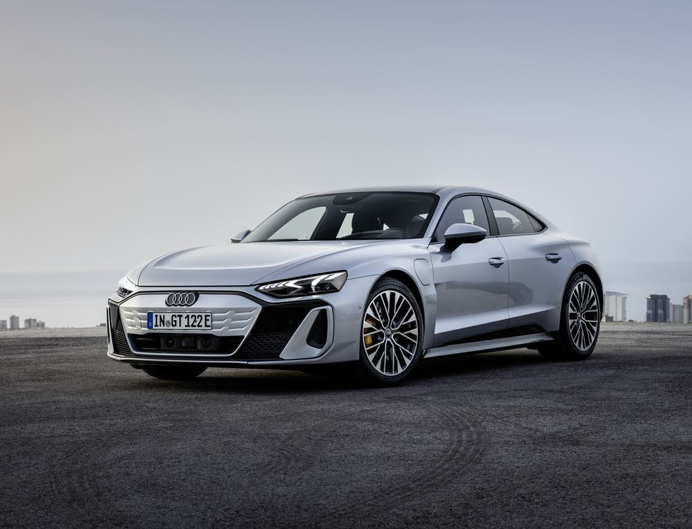La berline sportive électrique Audi e-tron GT bénéfice d'une mise à jour