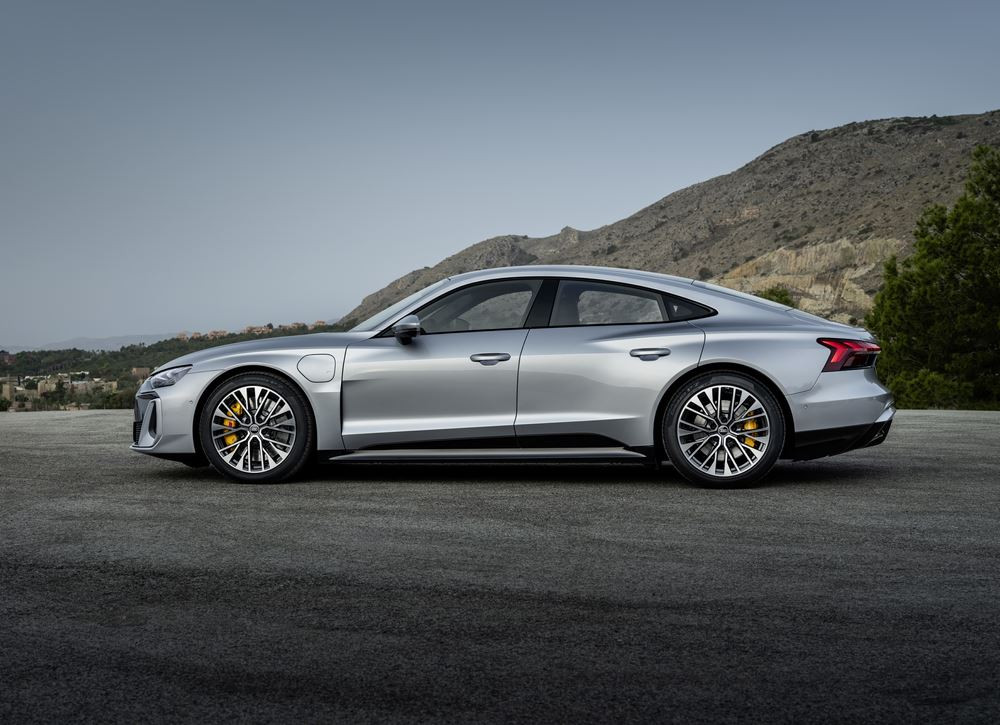 La berline sportive électrique Audi e-tron GT bénéfice d'une mise à jour