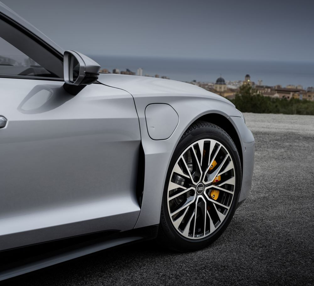La berline sportive électrique Audi e-tron GT bénéfice d'une mise à jour