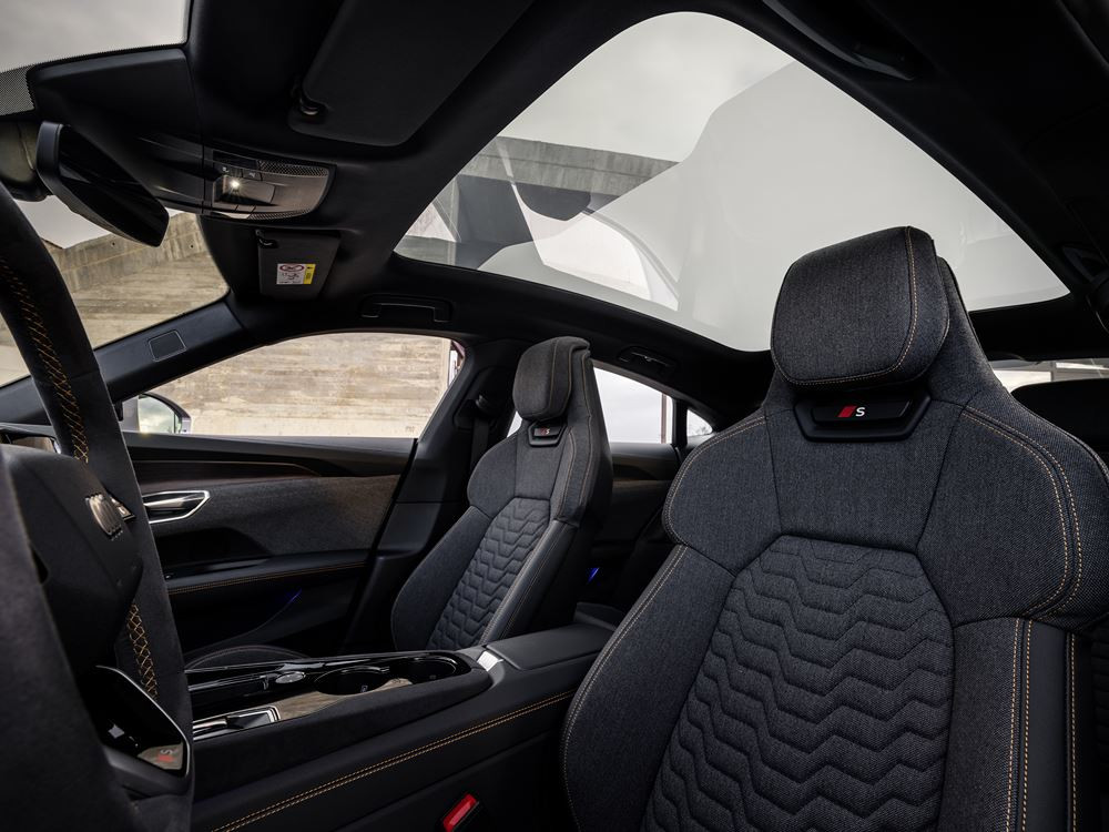 La berline sportive électrique Audi e-tron GT bénéfice d'une mise à jour