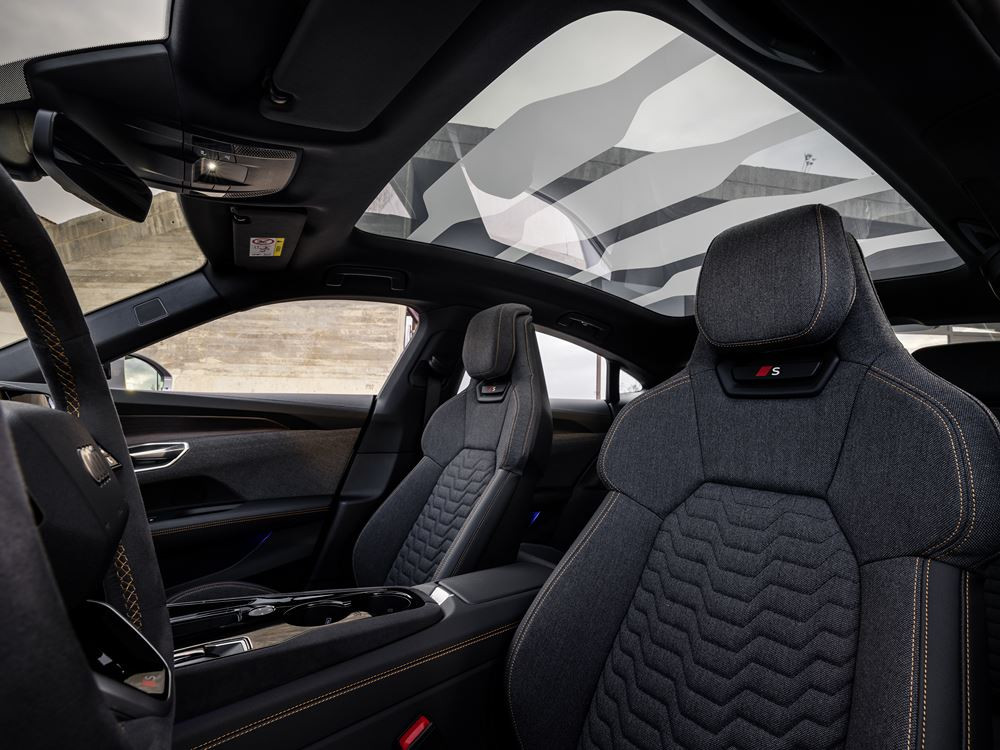 La berline sportive électrique Audi e-tron GT bénéfice d'une mise à jour