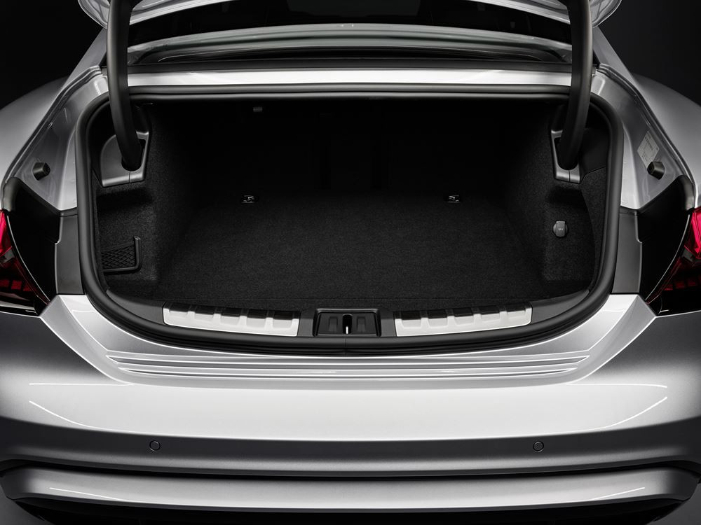 La berline sportive électrique Audi e-tron GT bénéfice d'une mise à jour