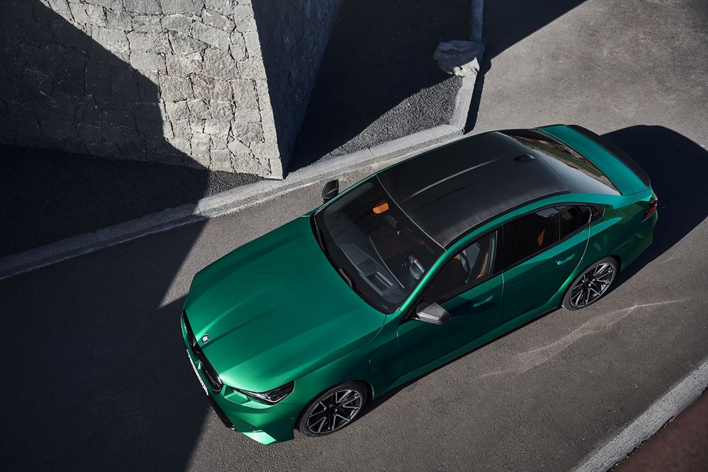 La berline hautes performances électrifiée BMW M5 embarque une motorisation M Hybrid de 727 ch