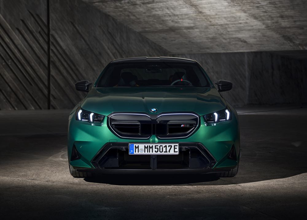 La berline hautes performances électrifiée BMW M5 embarque une motorisation M Hybrid de 727 ch