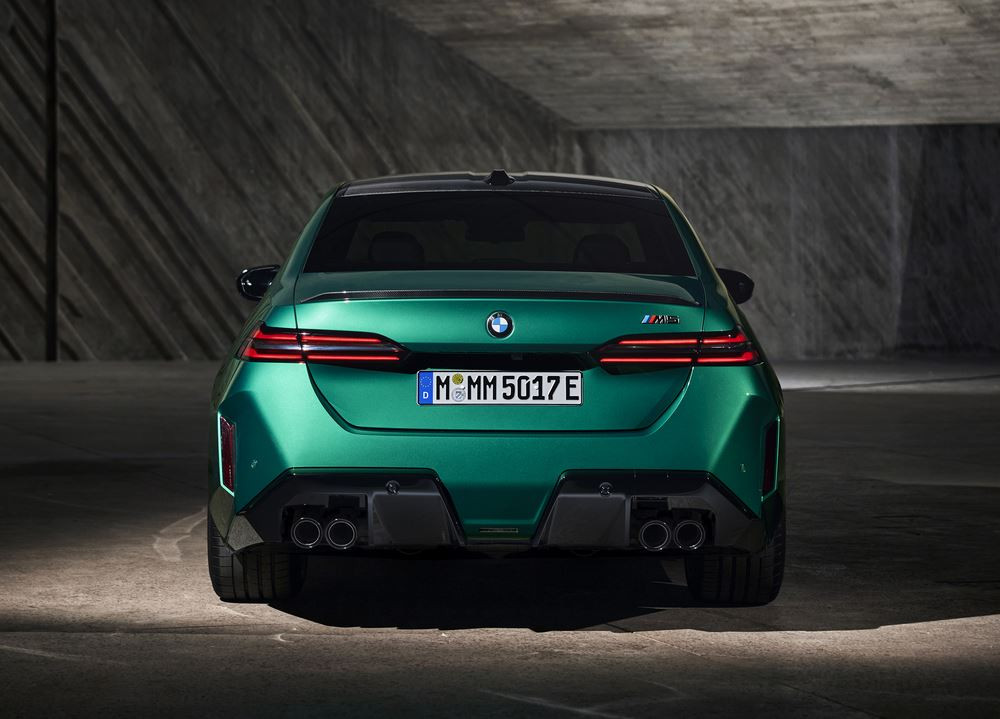 La berline hautes performances électrifiée BMW M5 embarque une motorisation M Hybrid de 727 ch