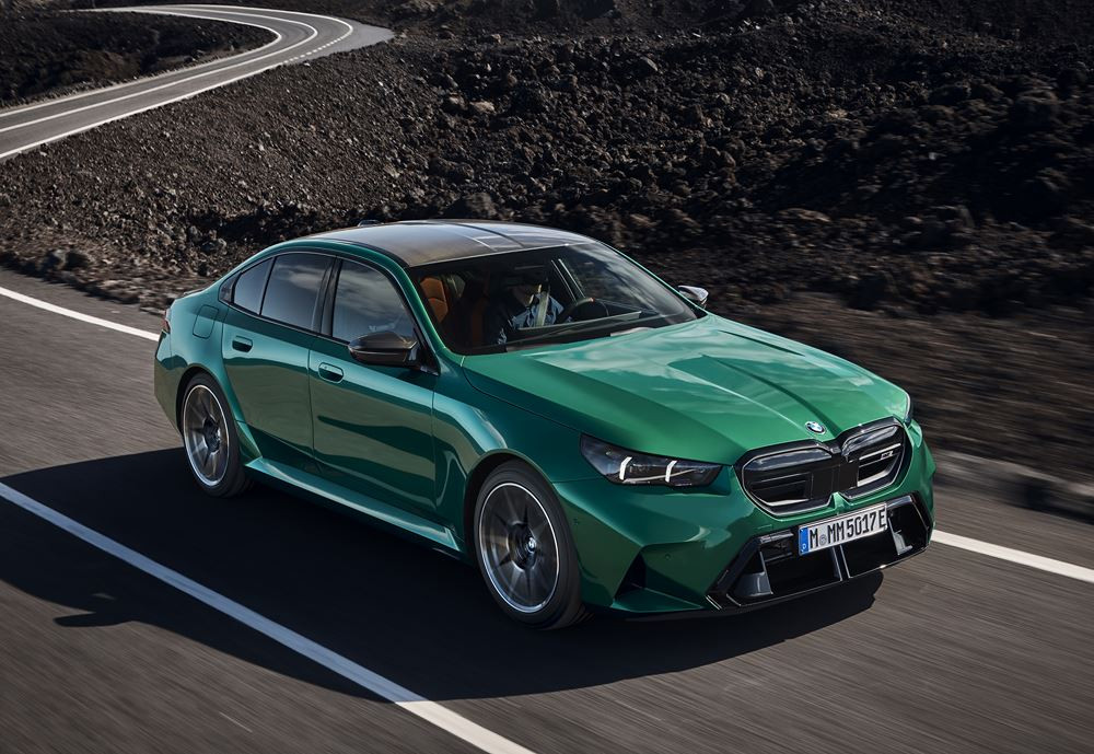 La berline hautes performances électrifiée BMW M5 embarque une motorisation M Hybrid de 727 ch