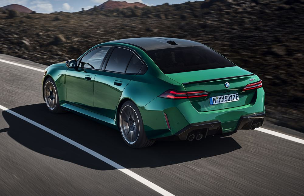 La berline hautes performances électrifiée BMW M5 embarque une motorisation M Hybrid de 727 ch