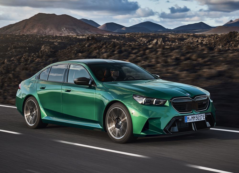 La berline hautes performances électrifiée BMW M5 embarque une motorisation M Hybrid de 727 ch