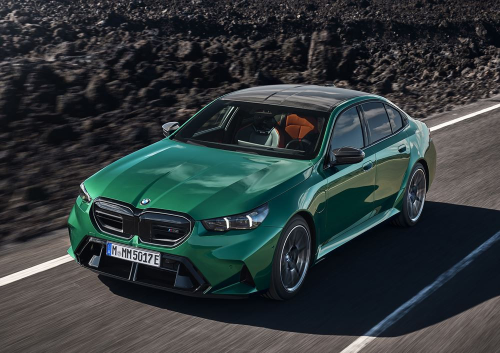 La berline hautes performances électrifiée BMW M5 embarque une motorisation M Hybrid de 727 ch
