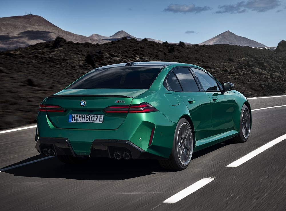 La berline hautes performances électrifiée BMW M5 embarque une motorisation M Hybrid de 727 ch
