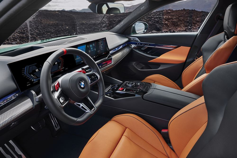 La berline hautes performances électrifiée BMW M5 embarque une motorisation M Hybrid de 727 ch