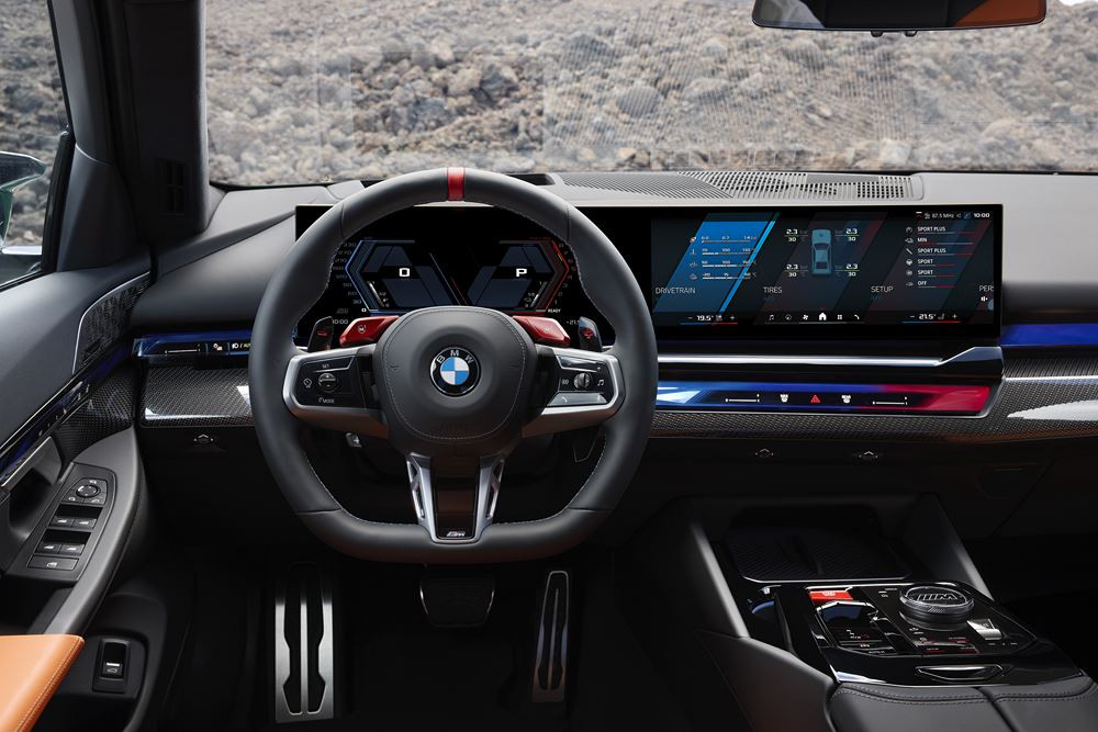 La berline hautes performances électrifiée BMW M5 embarque une motorisation M Hybrid de 727 ch