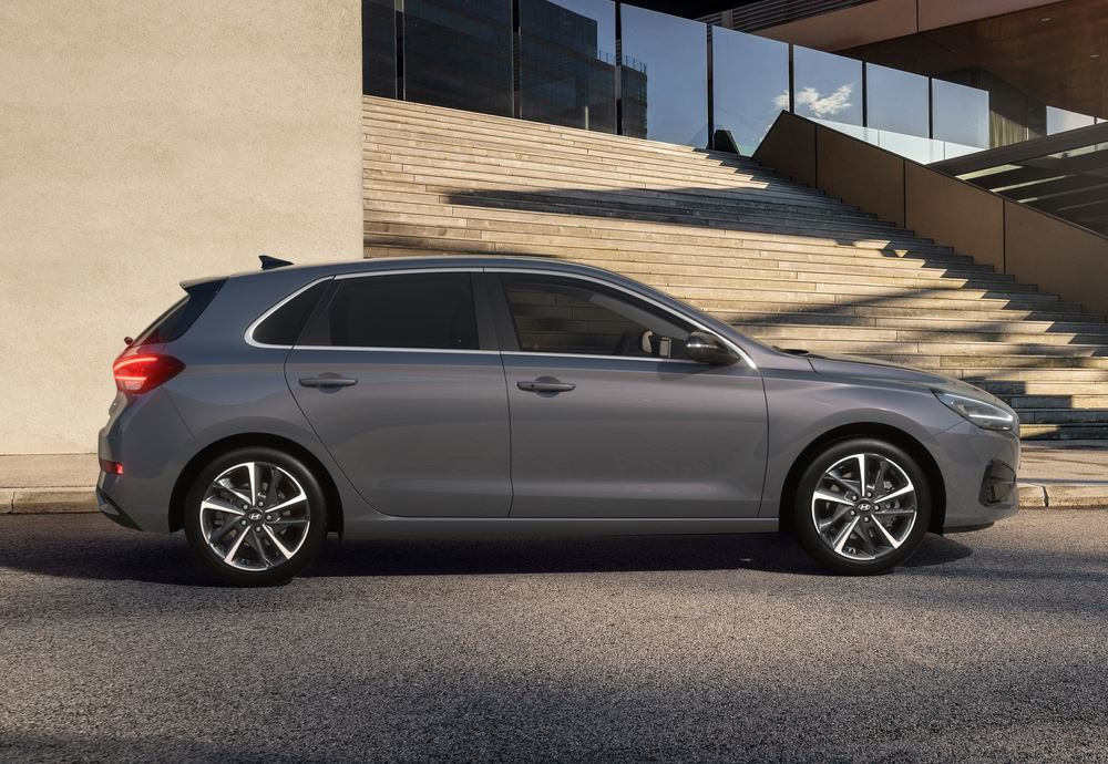 La berline compacte Hyundai i30 restylée bénéficie d'un design très légèrement modernisé