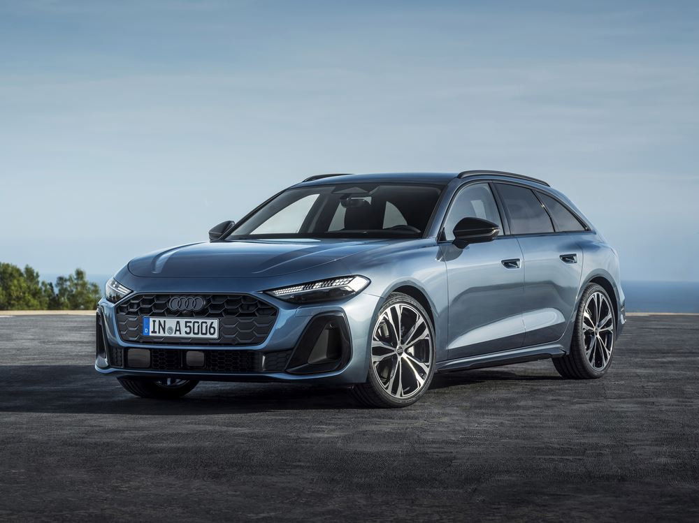 L'Audi A5 Avant affiche une ligne de toit dynamique qui recouvre une lunette arrière plate