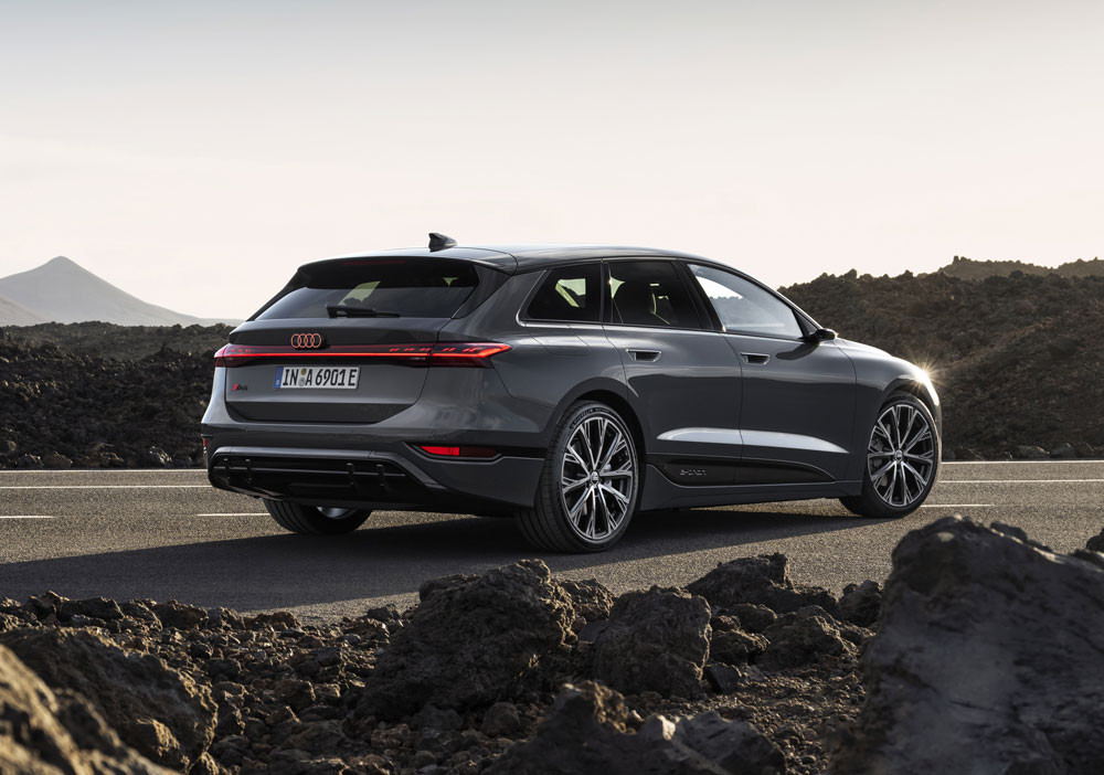 L’Audi A6 Avant e-tron se caractérise par une ligne de toit plate avec un montant D incliné vers l'avant