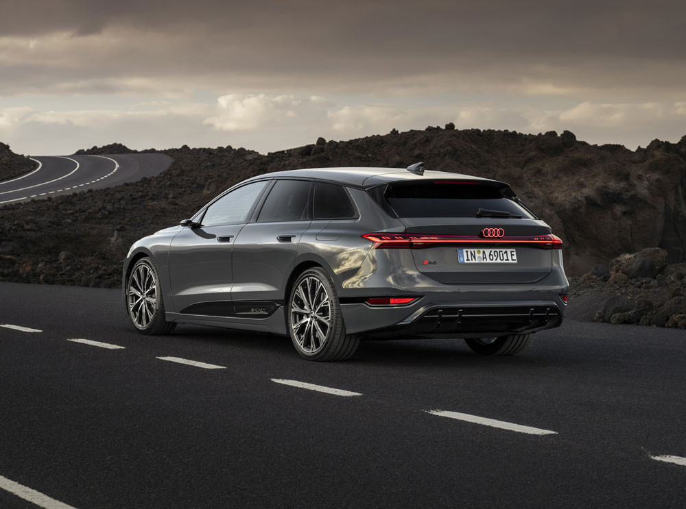 L’Audi A6 Avant e-tron se caractérise par une ligne de toit plate avec un montant D incliné vers l'avant