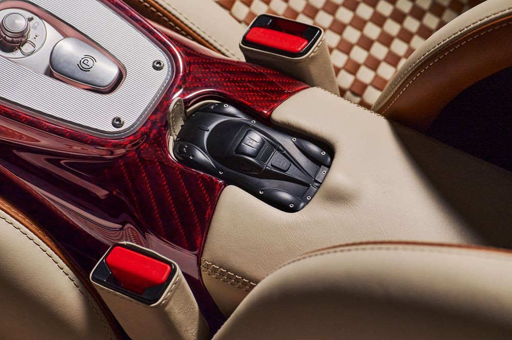 L'hypercar Pagani Utopia Roadster embarque un V12 biturbo Mercedes-AMG 6 litres de 864 ch