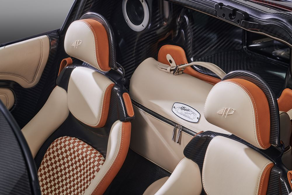 L'hypercar Pagani Utopia Roadster embarque un V12 biturbo Mercedes-AMG 6 litres de 864 ch