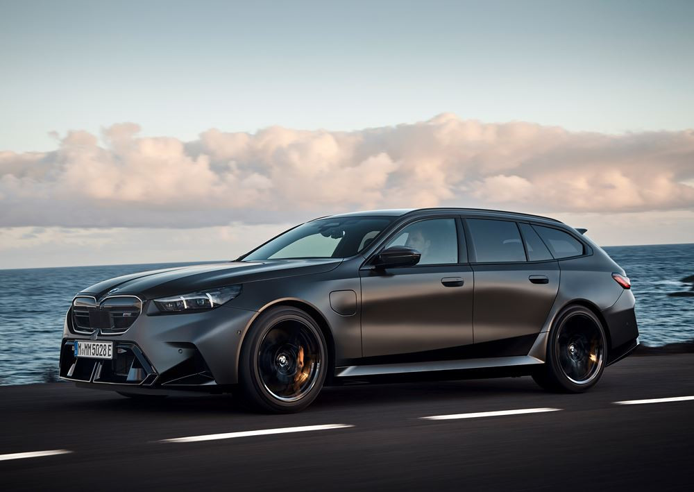 Le break hautes performances BMW M5 Touring embarque une motorisation M Hybrid de 727 ch