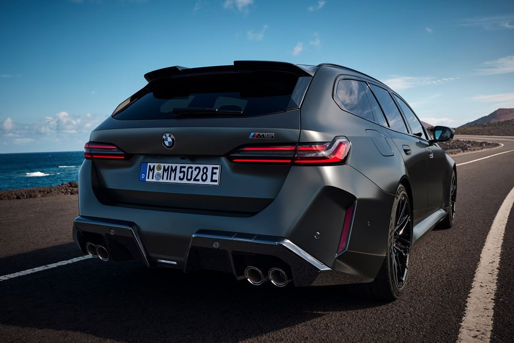 Le break hautes performances BMW M5 Touring embarque une motorisation M Hybrid de 727 ch
