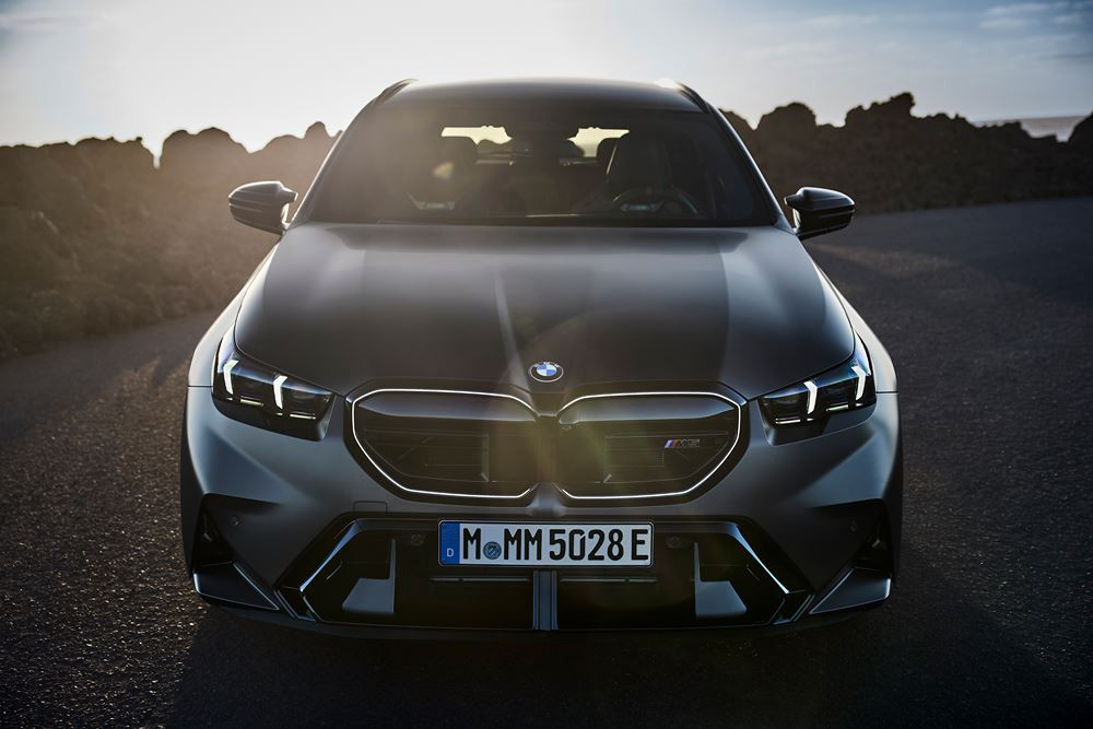 Le break hautes performances BMW M5 Touring embarque une motorisation M Hybrid de 727 ch