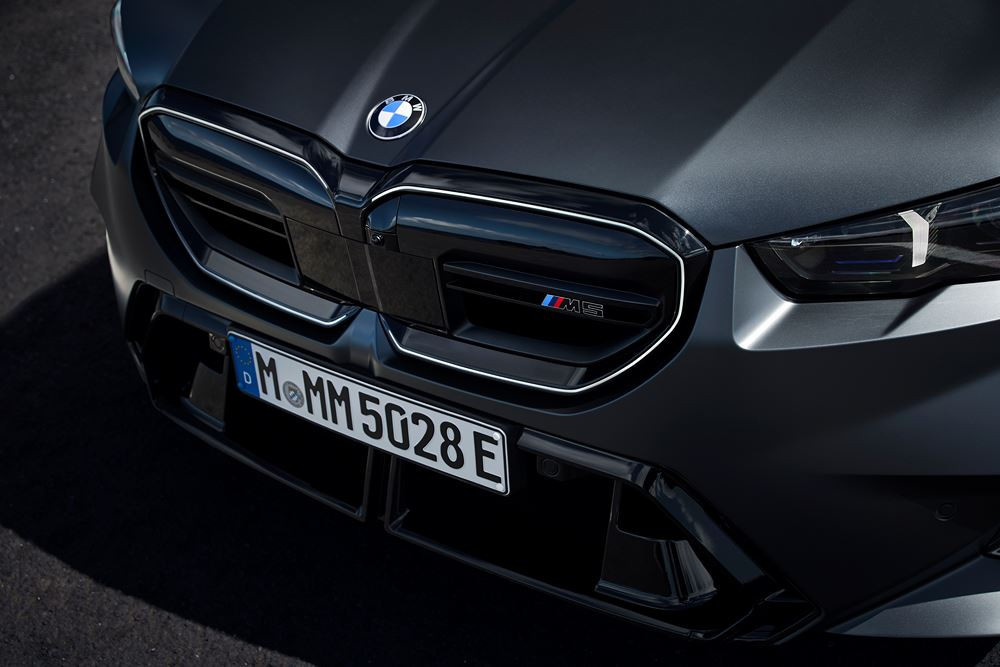 Le break hautes performances BMW M5 Touring embarque une motorisation M Hybrid de 727 ch