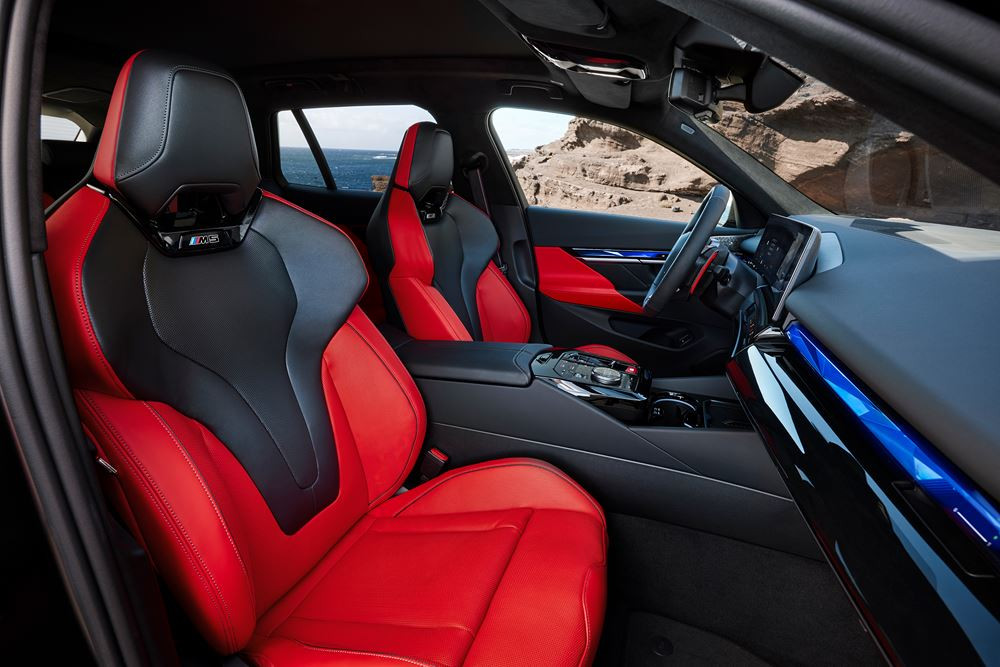 Le break hautes performances BMW M5 Touring embarque une motorisation M Hybrid de 727 ch