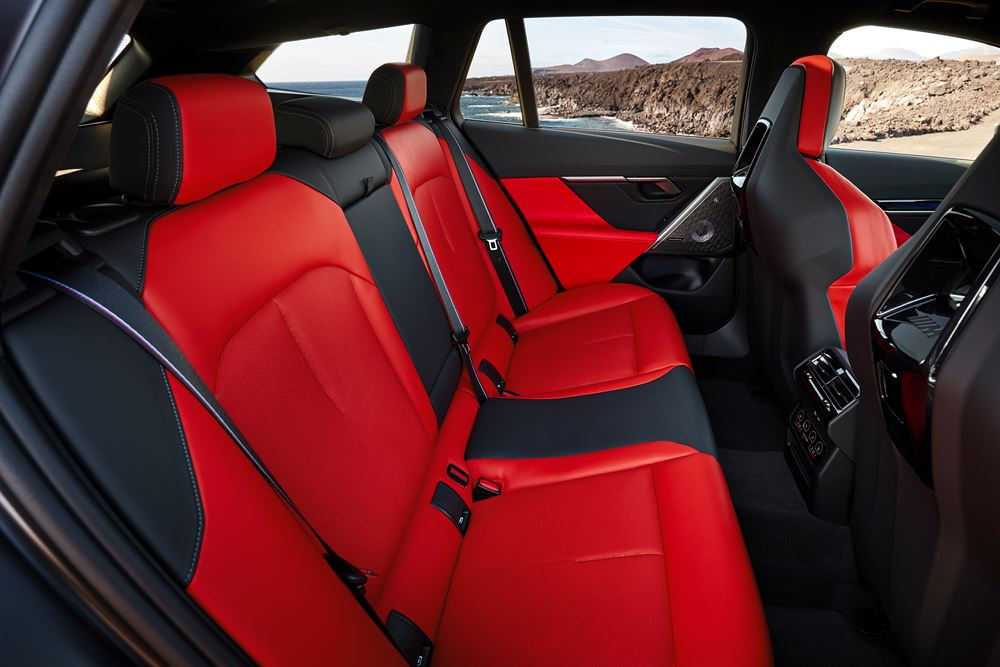 Le break hautes performances BMW M5 Touring embarque une motorisation M Hybrid de 727 ch