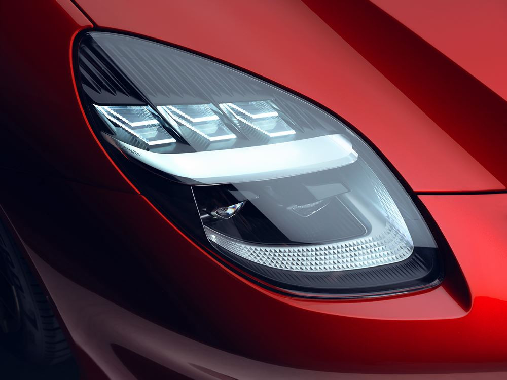 L'Aston Martin Vanquish embarque un V12 bi-turbo de 835 ch pour 1 000 Nm de couple