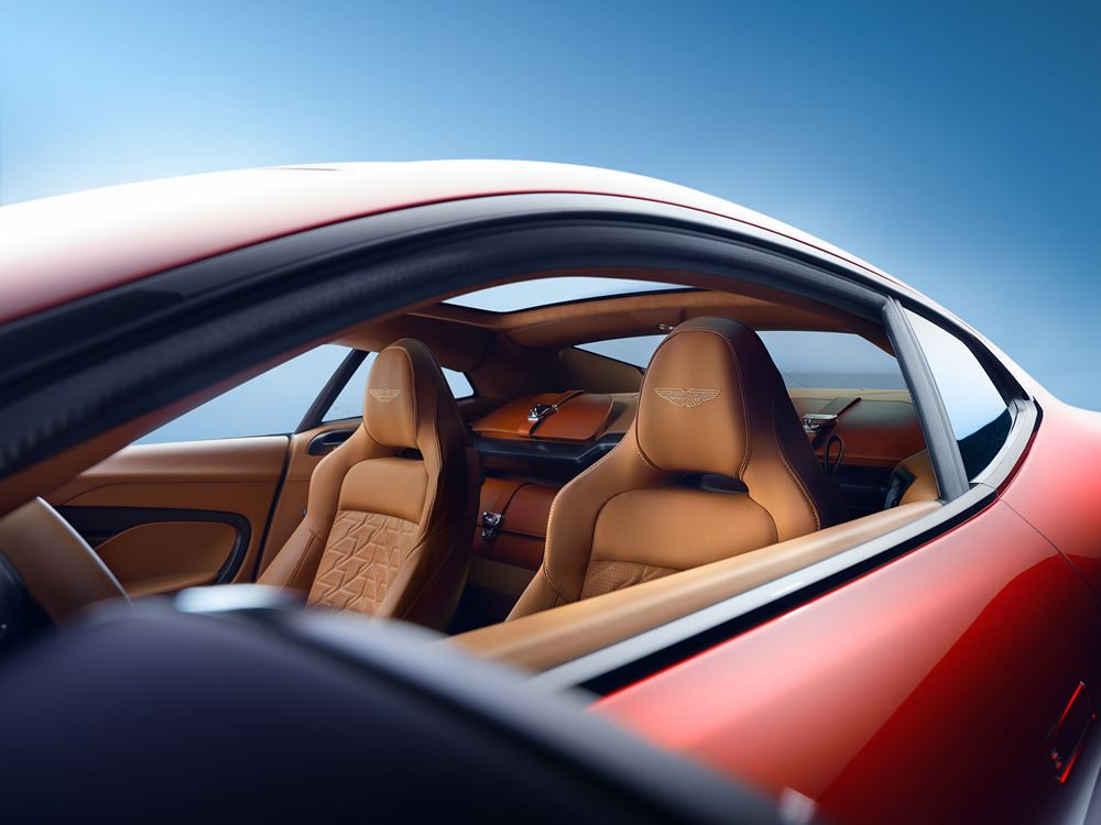 L'Aston Martin Vanquish embarque un V12 bi-turbo de 835 ch pour 1 000 Nm de couple