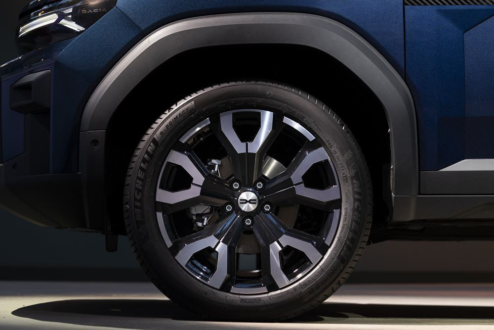 Le SUV du segment C Dacia Bigster affirme avec force ses dimensions généreuses