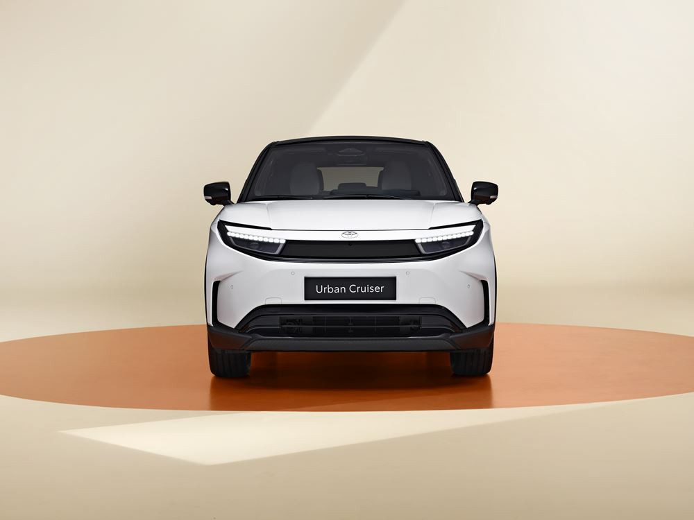 Le SUV compact électrique Toyota Urban Cruiser se distingue par un design robuste