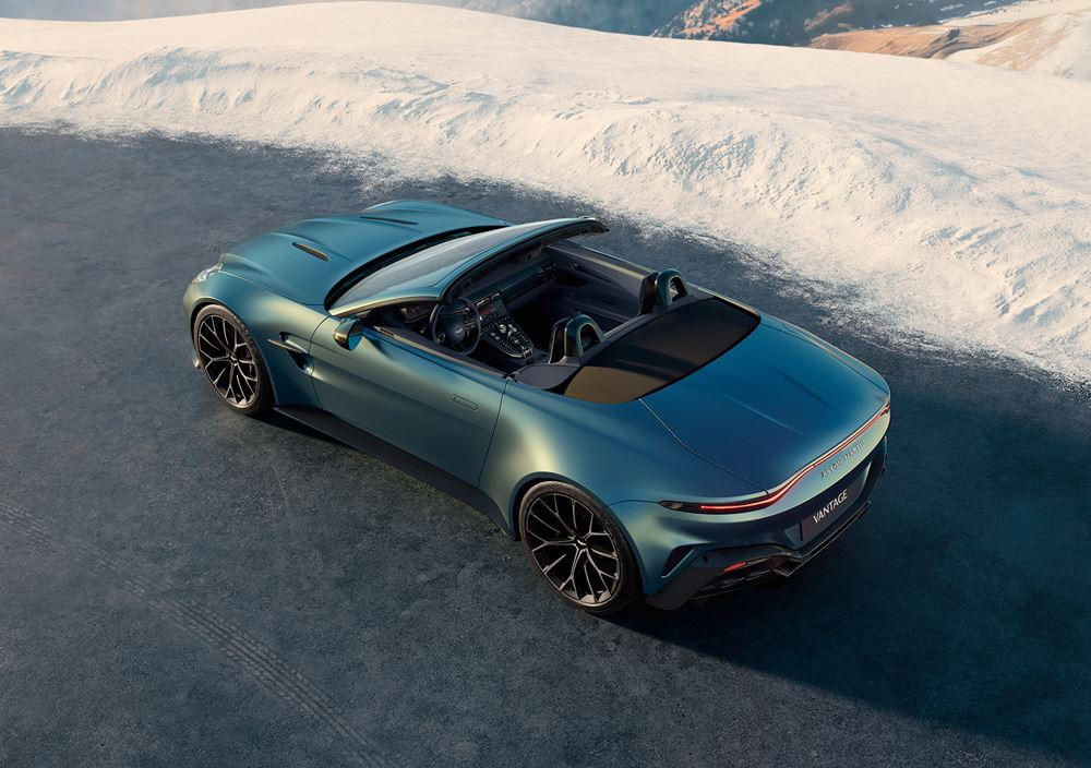 L'Aston Martin Vantage Roadster embarque un bloc V8 biturbo de 665 ch