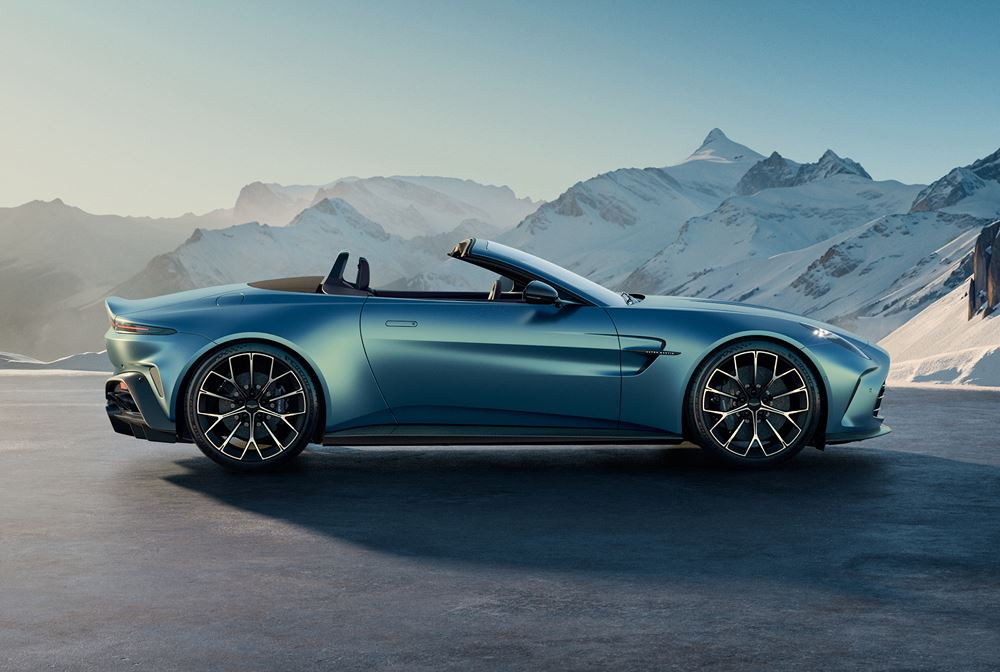 L'Aston Martin Vantage Roadster embarque un bloc V8 biturbo de 665 ch