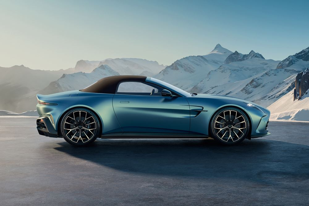 L'Aston Martin Vantage Roadster embarque un bloc V8 biturbo de 665 ch