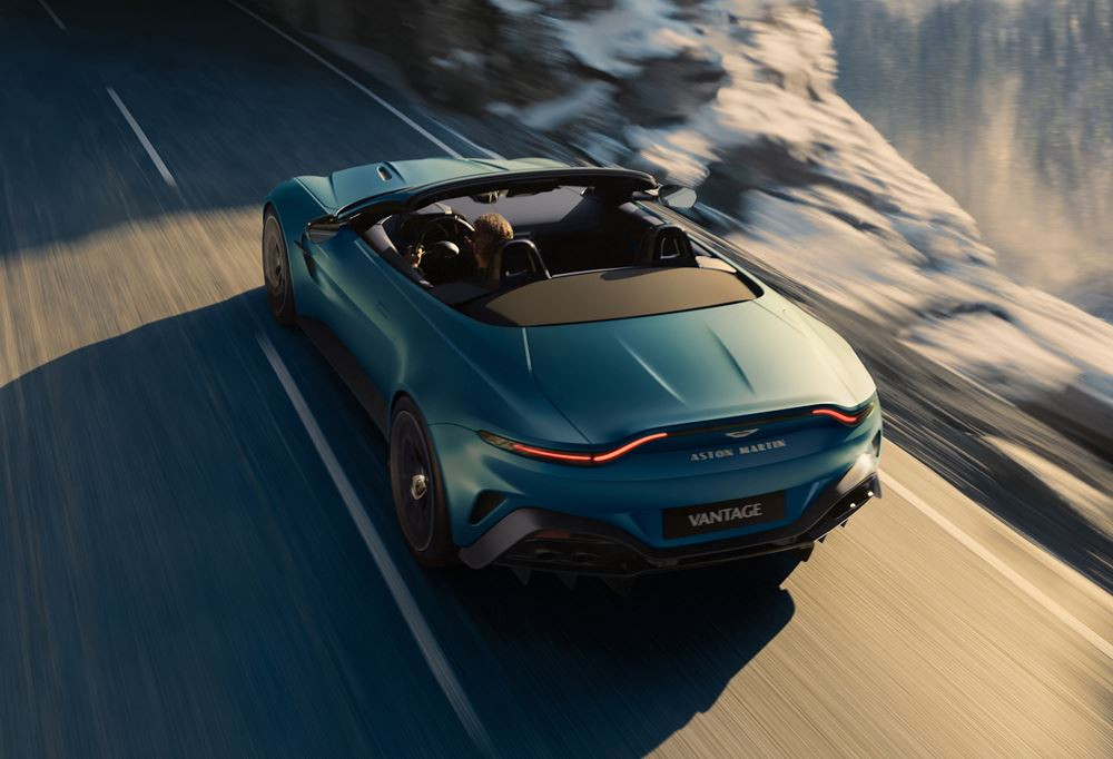 L'Aston Martin Vantage Roadster embarque un bloc V8 biturbo de 665 ch
