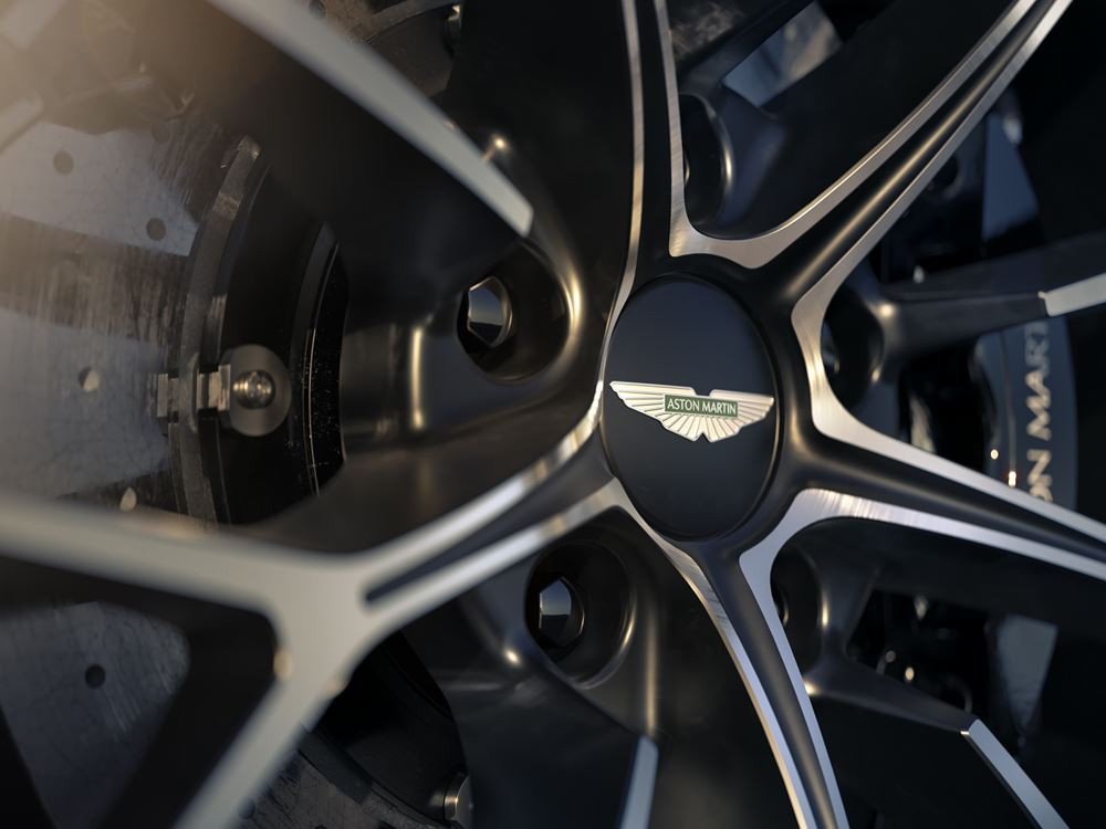 L'Aston Martin Vantage Roadster embarque un bloc V8 biturbo de 665 ch