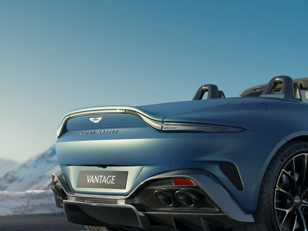 L'Aston Martin Vantage Roadster embarque un bloc V8 biturbo de 665 ch