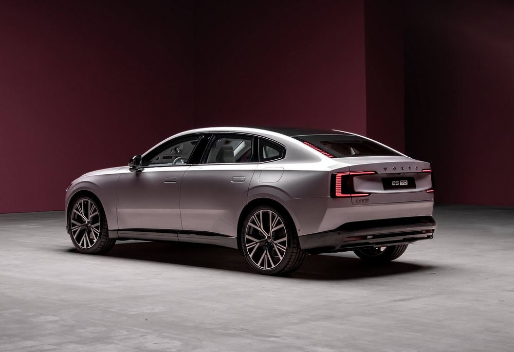 La grande routière Volvo ES90 électrique mélange les genres