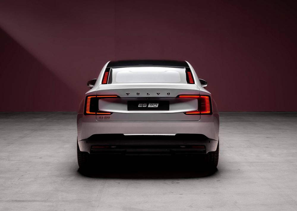 La grande routière Volvo ES90 électrique mélange les genres