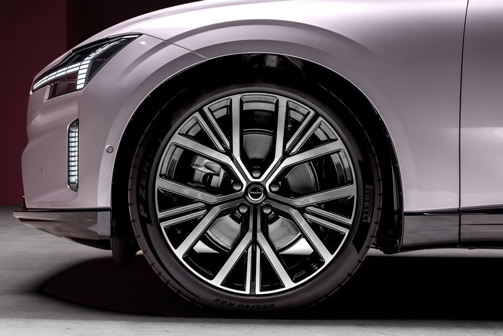 La grande routière Volvo ES90 électrique mélange les genres