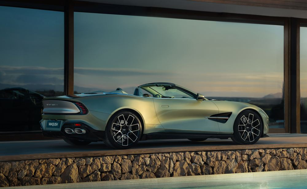 L'Aston Martin Vanquish Volante embarque un V12 bi-turbo de 835 ch